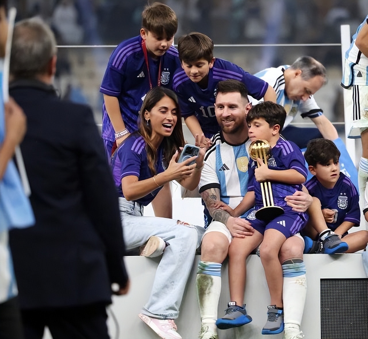 梅西暖心故事,巨星梅西背后的故事