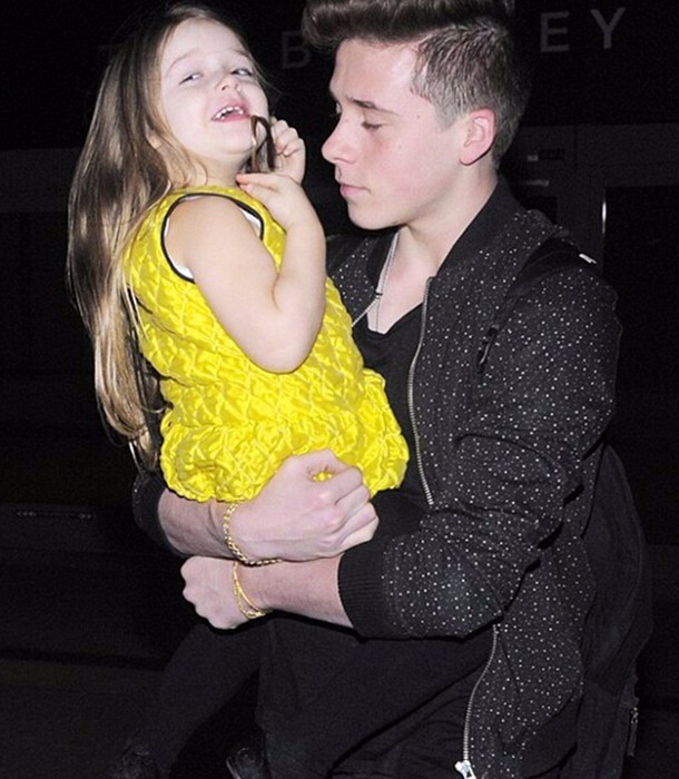 贝小七贝克汉姆小时候,贝小七被抱着长大