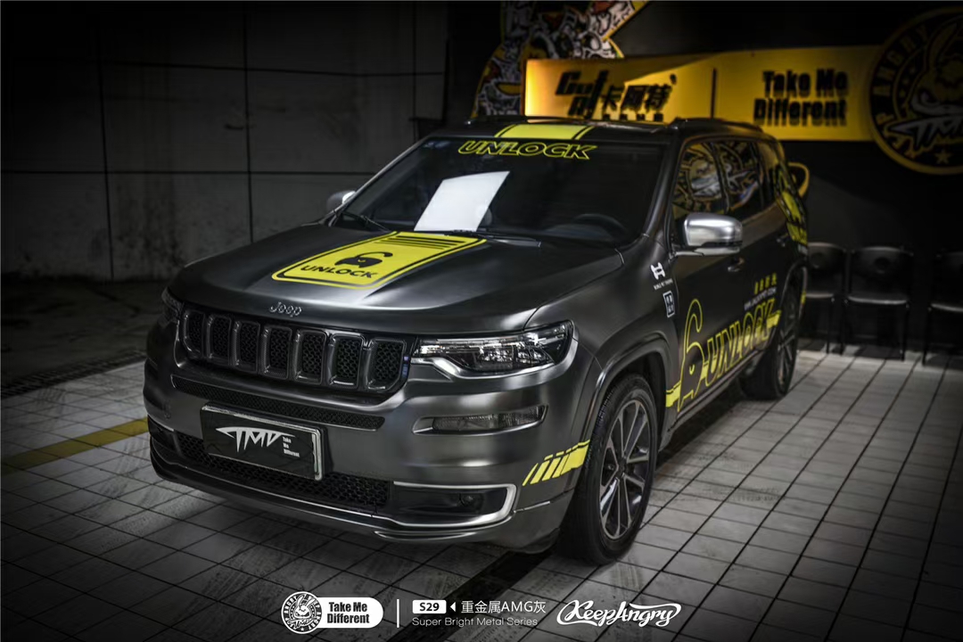 吉普大指挥官香槟银,吉普大指挥官改色膜龙血红