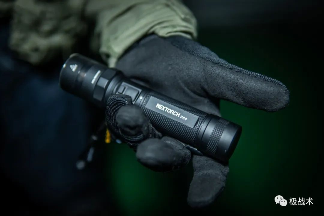 纳丽德手电筒p82测评,新标准战术手电对比纳丽德p80