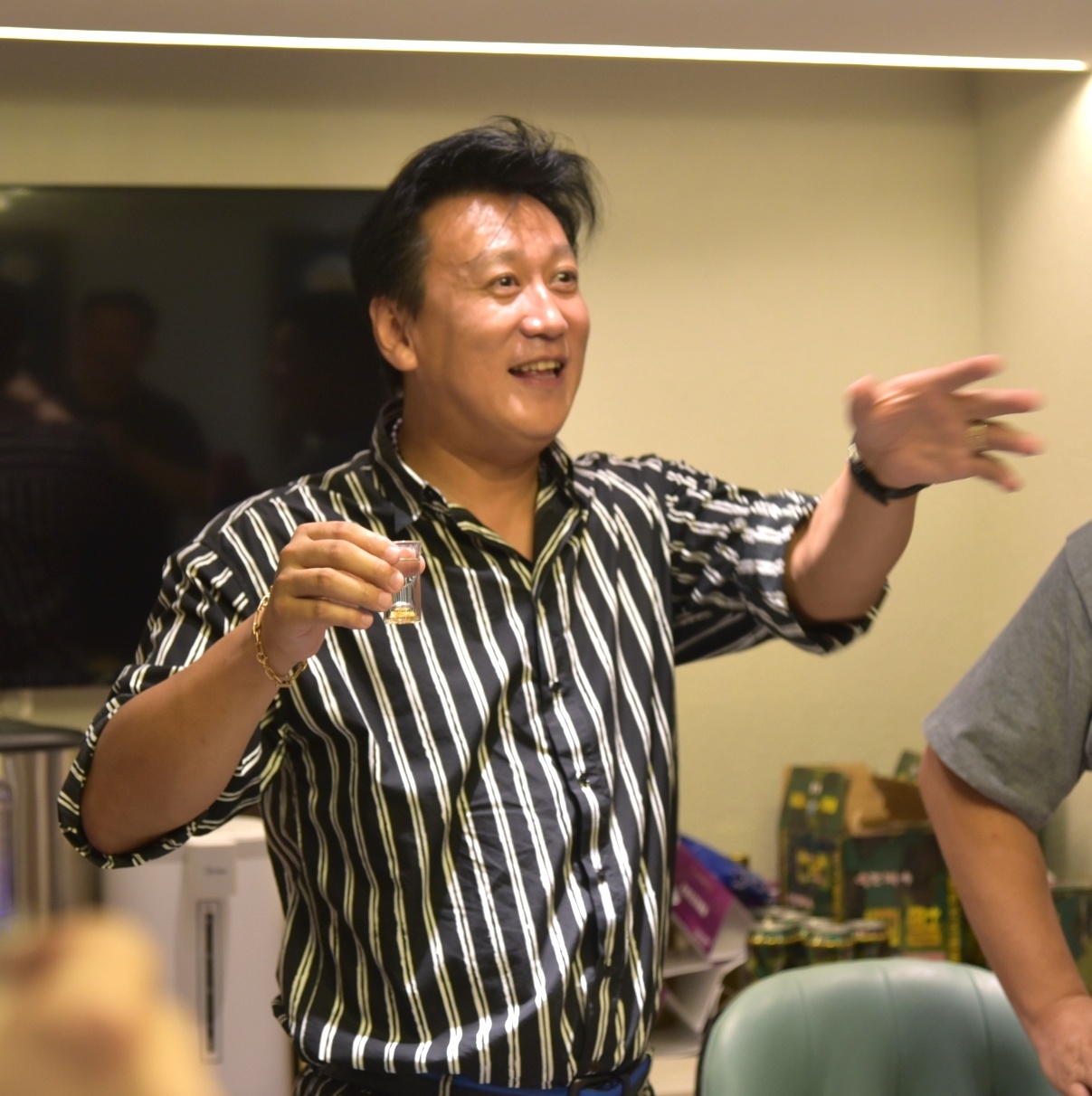 文飚出席天津“五虎杯”足球赛联谊会茅台王子助阵气氛热烈