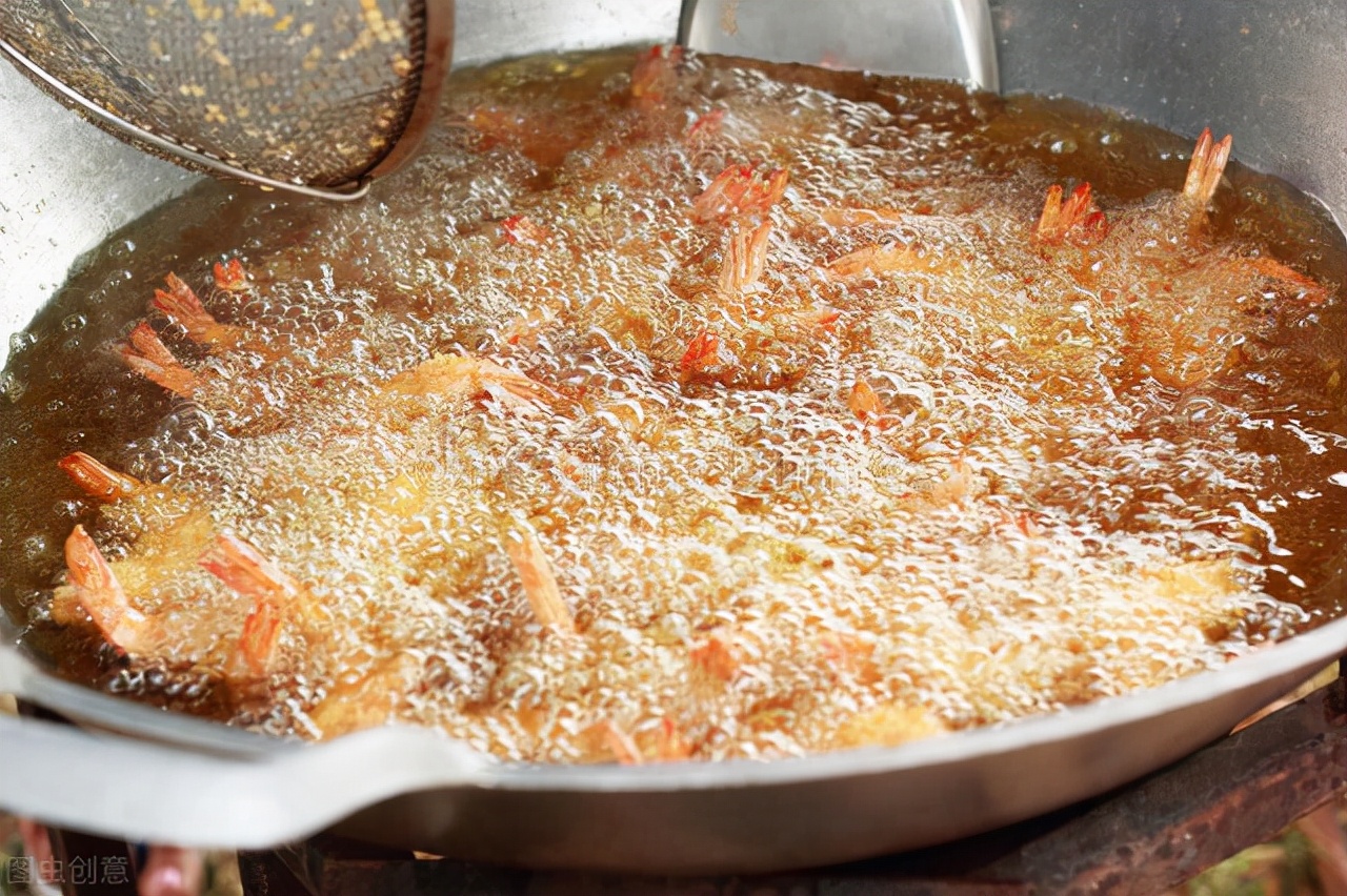 油炸的油如何去黑渣,油炸过的油怎么处理才会清