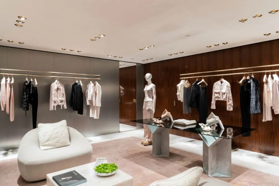 fendi2020年所有新品,fendi官网旗舰店黑色系列新品发布