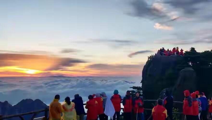 黄山日进山游客人数,黄山风景区一天游客多少人上山