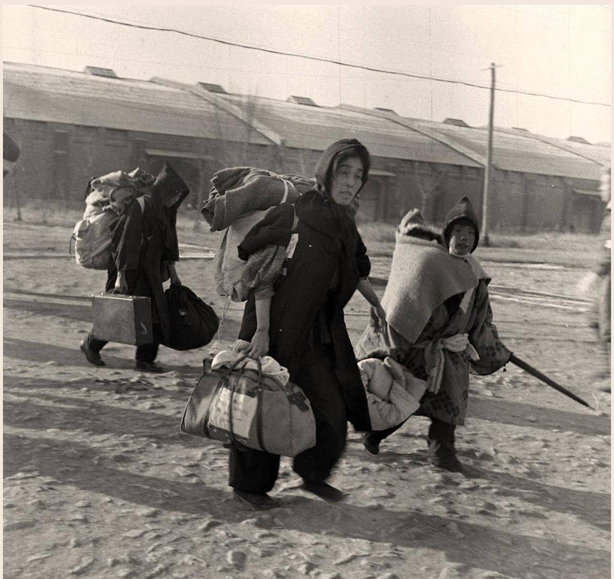 【晚清*楼青**旧影】女子丰乳肥臀，媚态撩人，风姿依旧！