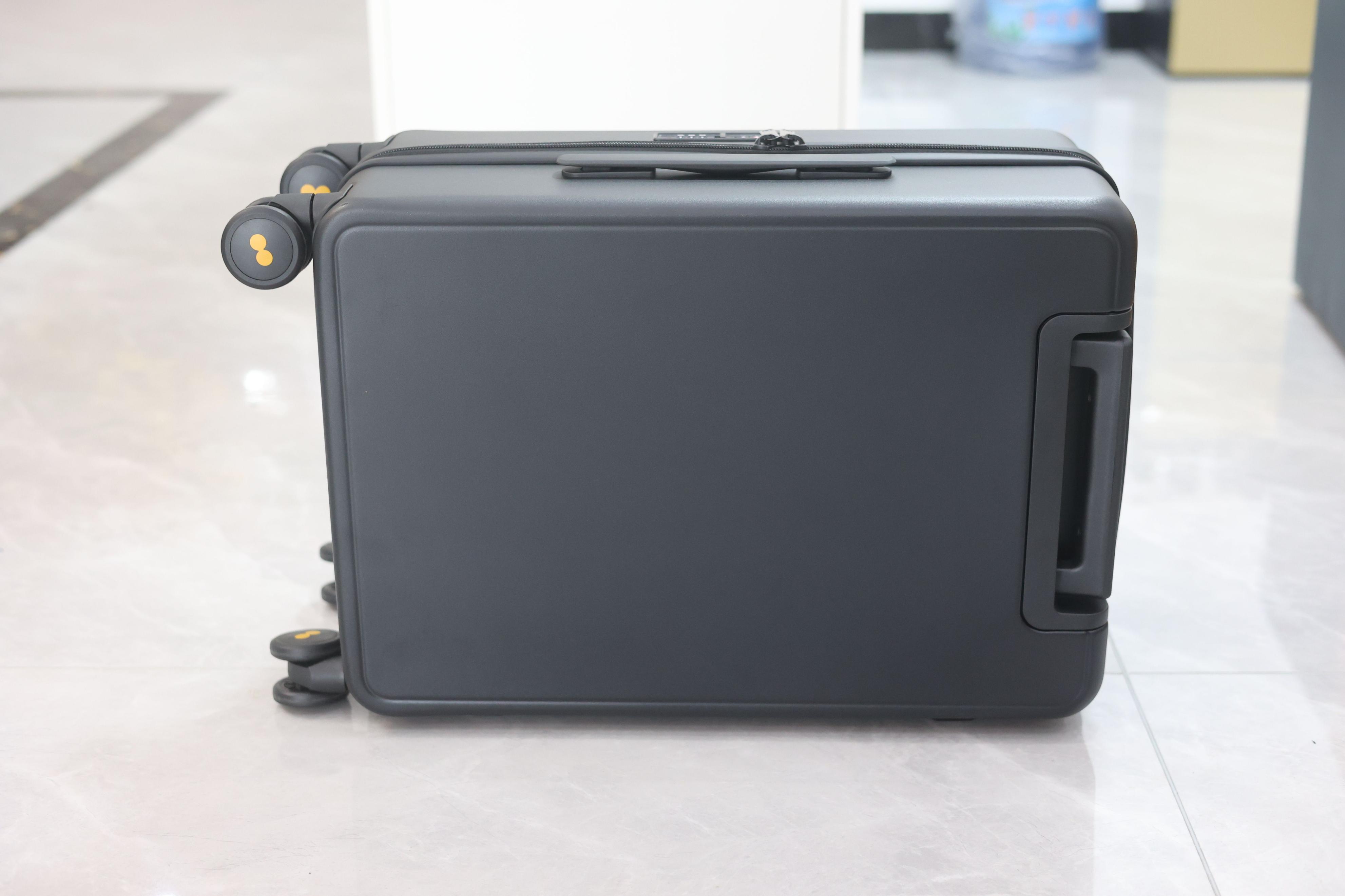 出差旅行的好伙伴，地平线8号拉杆箱方便实用