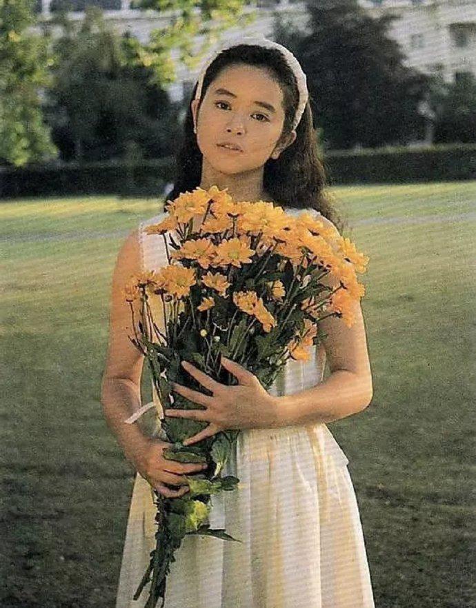 浪漫复古港风穿搭女,经典港风穿搭女高级感