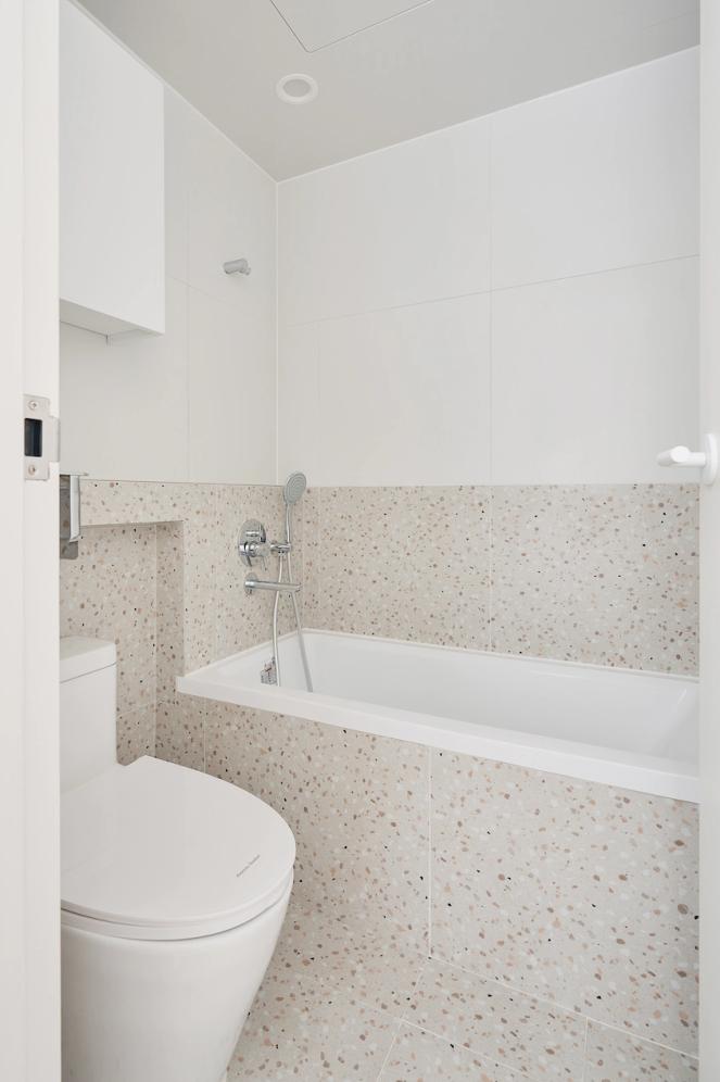 一家六口住390平方的别墅,一家6口住在40平米的房子