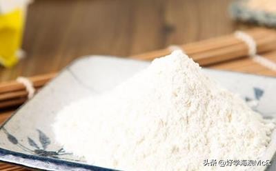 狗狗老是打喷嚏喷鼻涕,狗狗总是喷鼻子怎么办