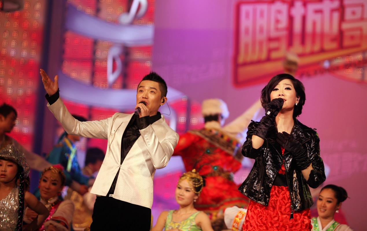 凤凰传奇24年前的约定五五分账,凤凰传奇凭什么五五分账