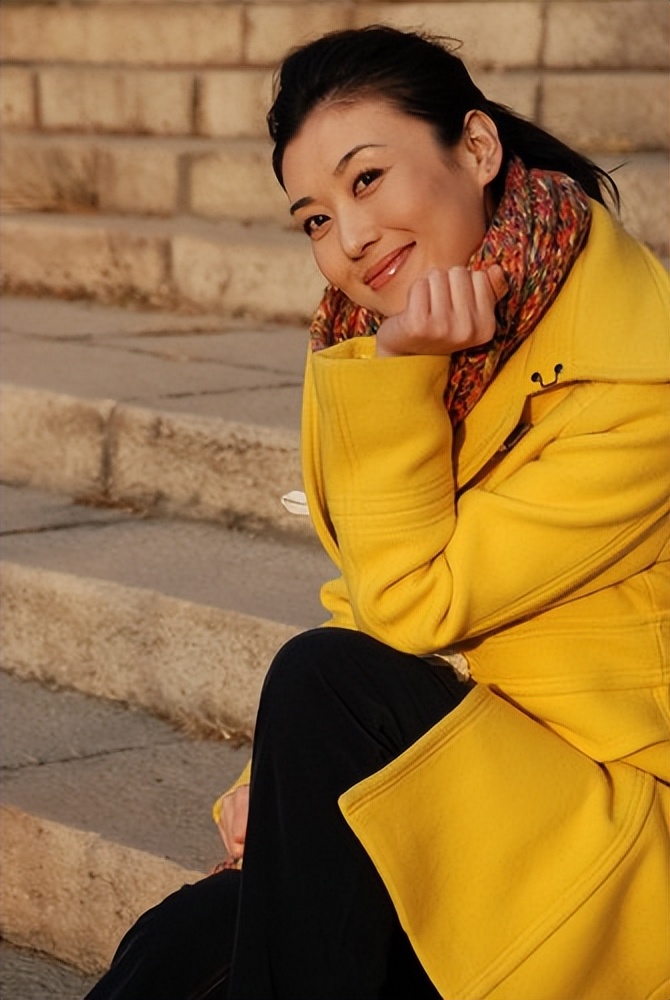 央视主持人李红的婚姻生活,著名主持人李红近况