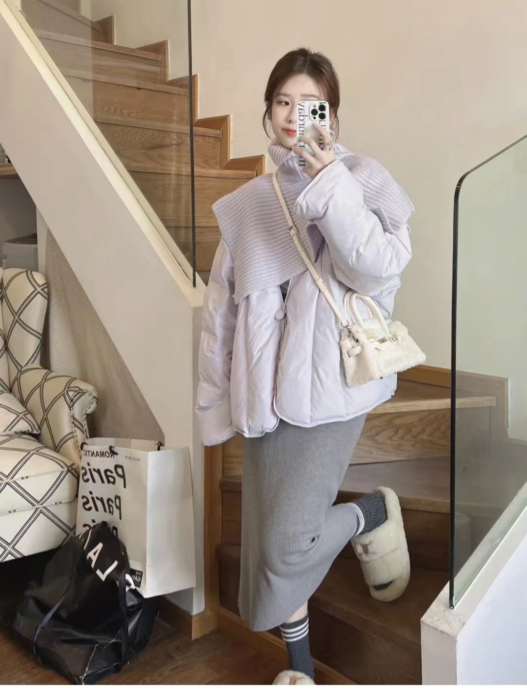 浅蓝色羽绒服怎样搭配黑色半身裙,短款白色羽绒服的最佳搭配半身裙