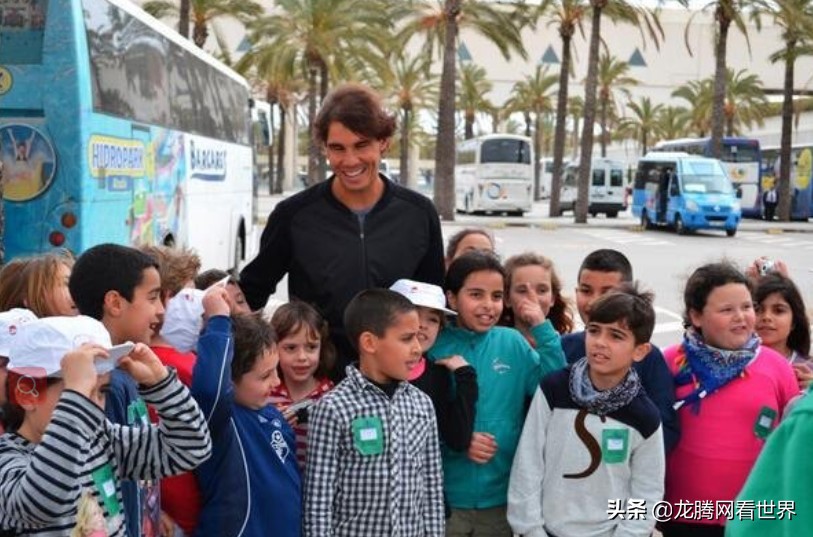 「龙腾网」为什么天生黑发的白种人如此少见？