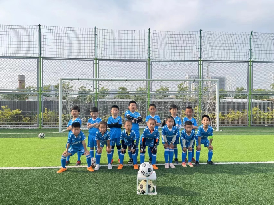 农林路小学举行校园足球联赛,学校校园足球联赛开赛