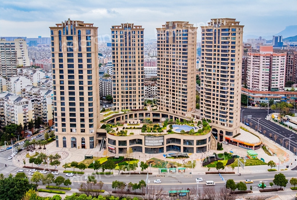 小区门面需要交物业管理费吗,商铺不交物业费有违约金吗