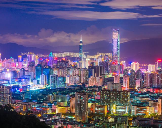 最有钱女明星刘亦菲,刘亦菲秀名贵翡翠大耳环