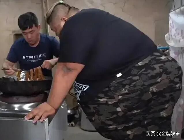 网红胖猴仔胖到说话喘气,网红胖猴仔自曝体重突破560斤