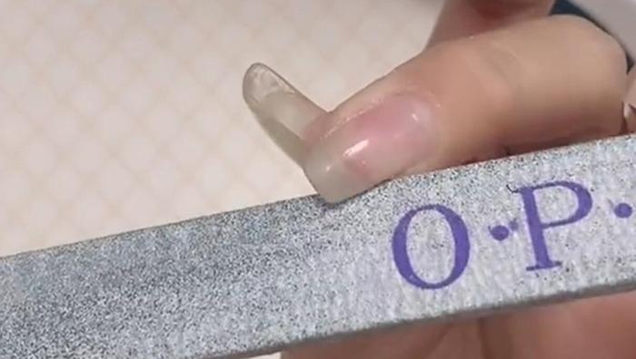 在家自己做的简单美甲款式教程,在家自己做美甲款式简单的教程