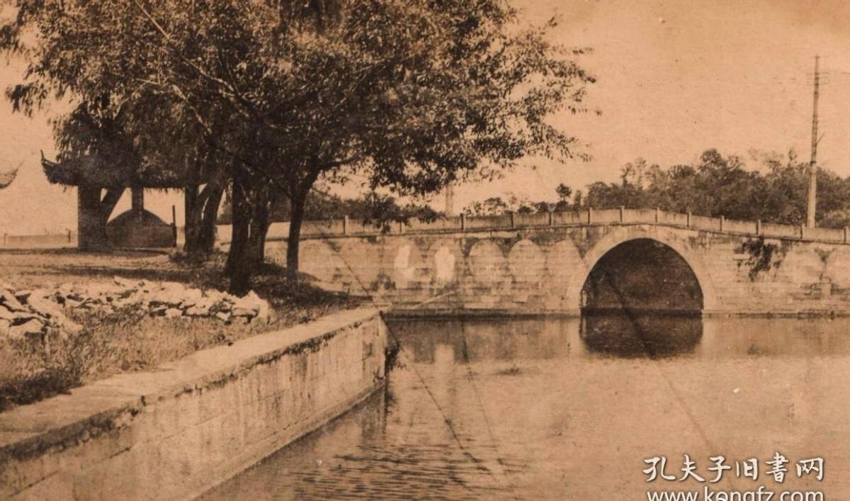 鏃ュ啗鍏借褰╄壊鐓х墖,渚靛崕鏃ュ啗鍏借缁濈増鐓х墖