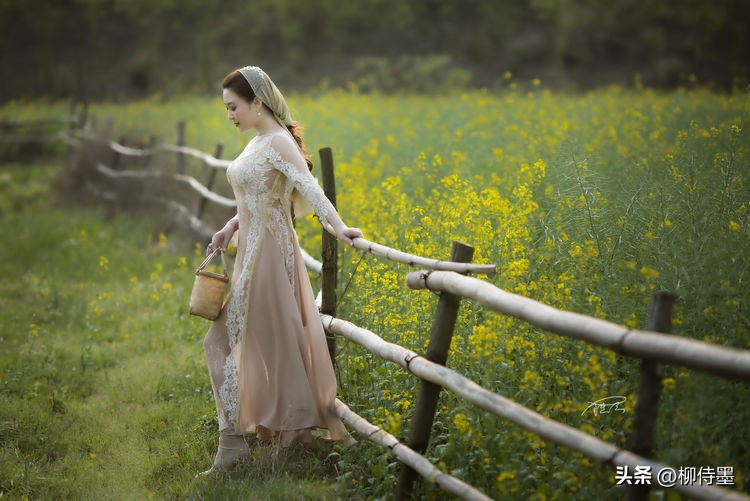 女士拍照的姿势和技巧,各种年龄段最爱的拍照姿势