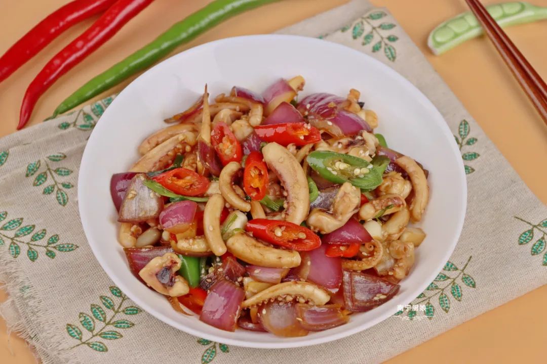 鱿鱼除了白灼还能怎么做,5种鱿鱼的做法鲜香无腥味