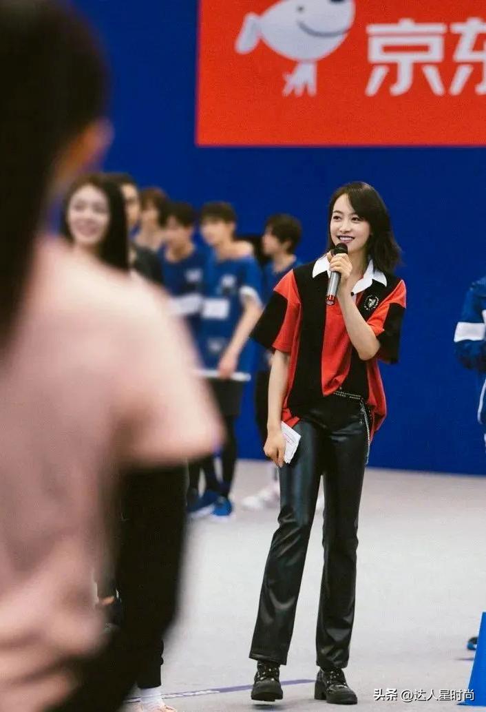 世界杯结束了，足球穿搭火了！欧阳娜娜、Jennie、Bella集体撞衫