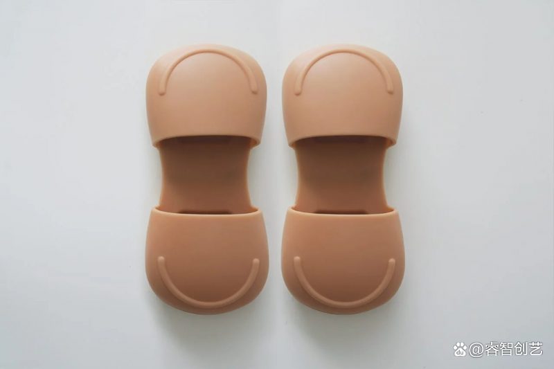 今天换鞋啦！设计师CameronSnelgar打造「双向拖鞋FOOTatsu」