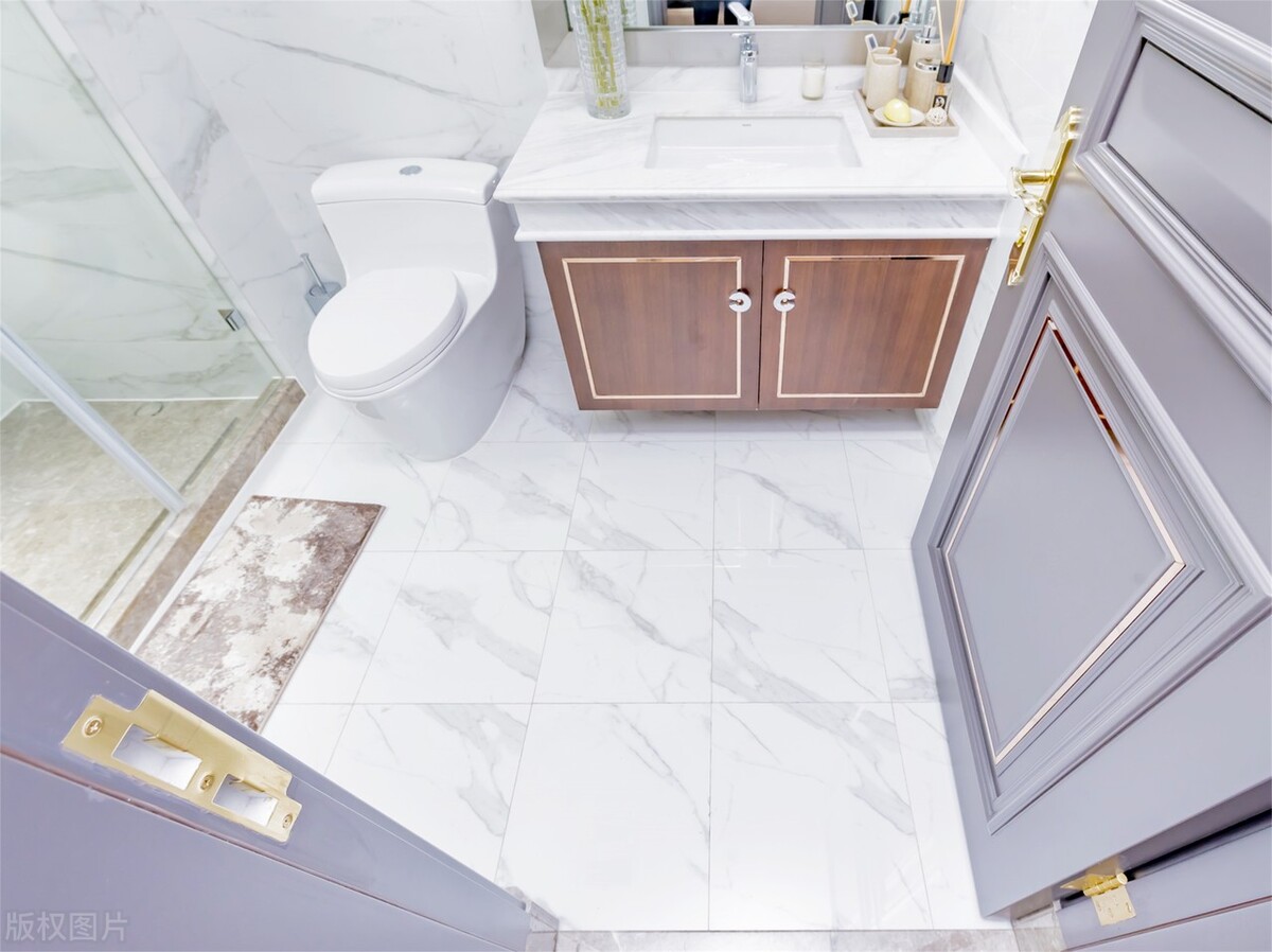 客卫门用实木门还是玻璃门,卫生间门是实木门还是铝合金门好