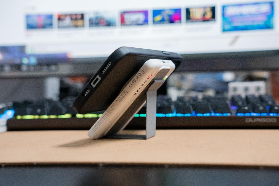 65w磁吸充电宝带支架,一款简约的磁吸充电宝还可当支架