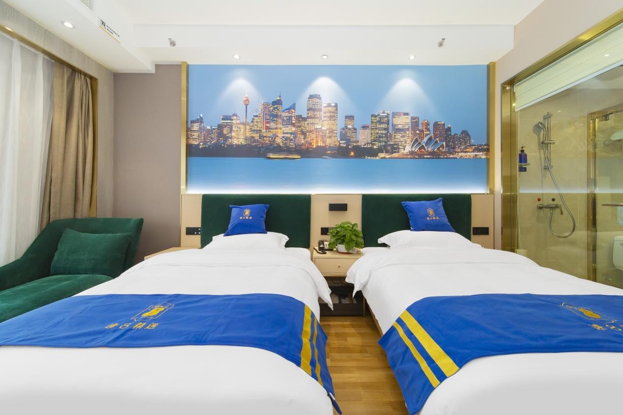 蜀绣成都的古典优雅，来速8精选酒店感受一番