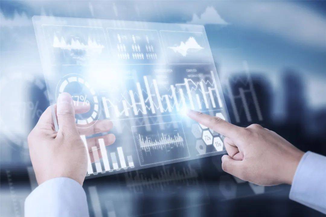 在校大学生花上百万租借多辆豪车，这是什么操作？｜今晚九点半