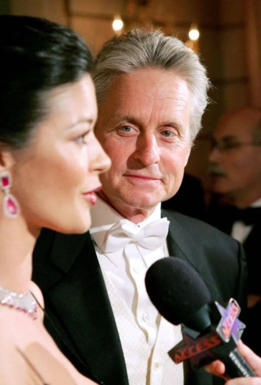 泽塔·琼斯：守了花心老公23年，女儿像父亲，儿子遗传她的高颜值