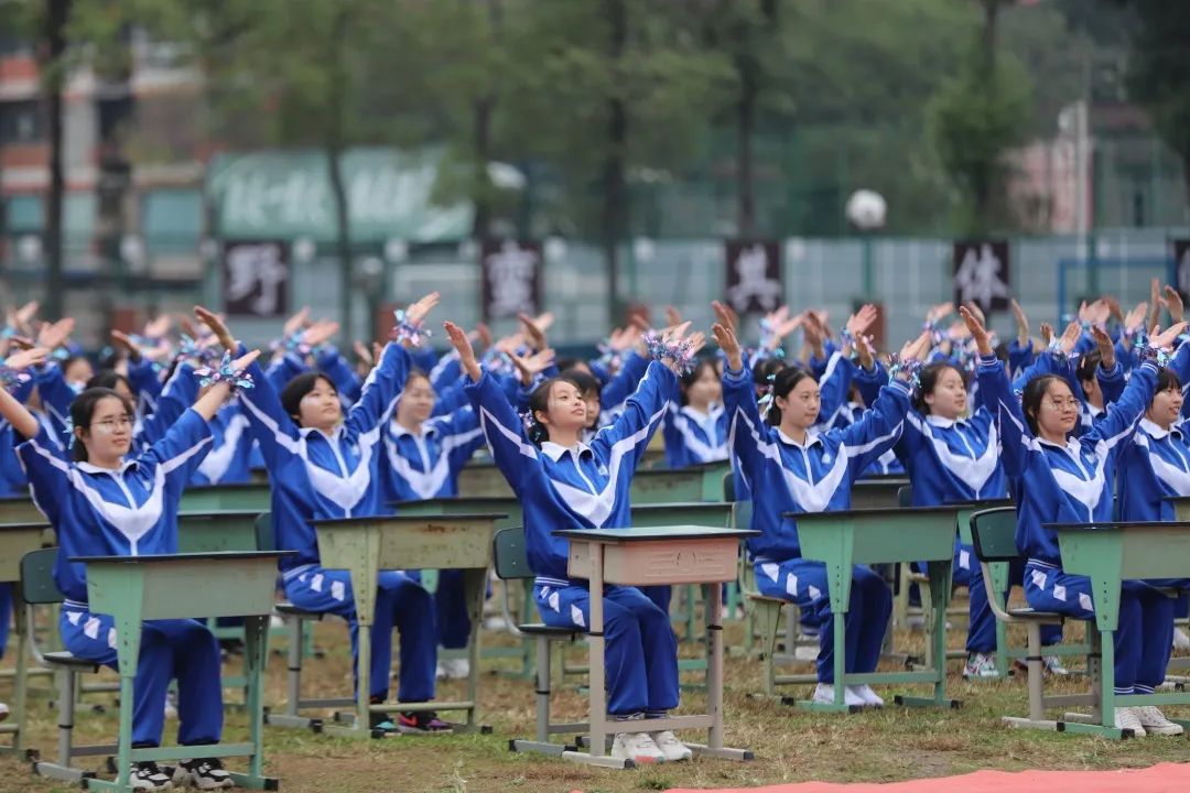 师徒结对薪火传，魔棒点火显智慧！华西中*运学**动会开幕式，燃了