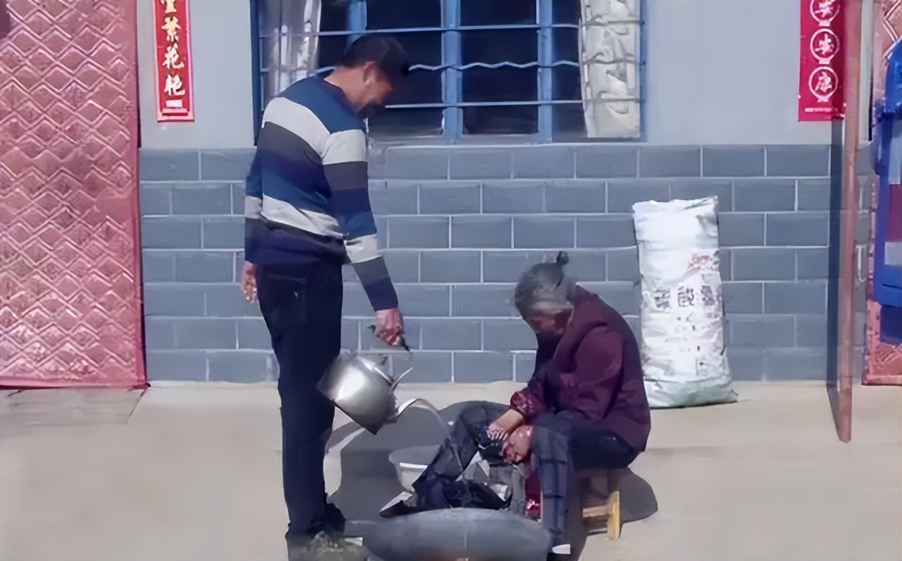 2000年陕西小伙捡到流浪老太,捡到流浪老太13年