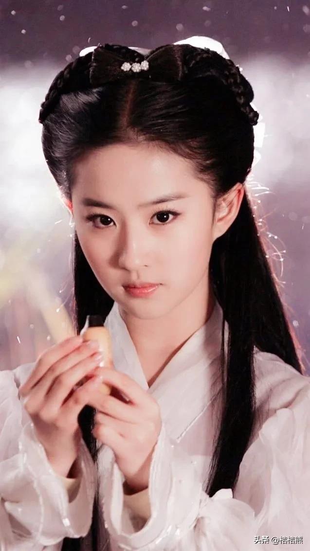 “独步天下！”刘亦菲，美貌与才华并存，成为当之无愧的女王