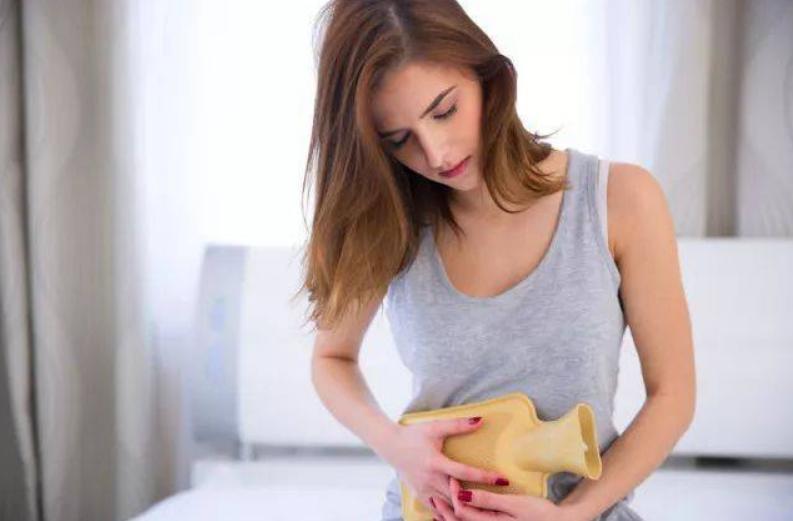 外阴总是很干怎么回事,阴道每天都有什么症状