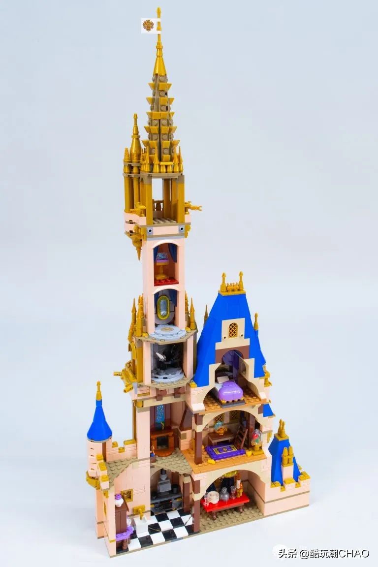 和迪士尼城堡一样高的乐高,和迪士尼乐园相似的城堡