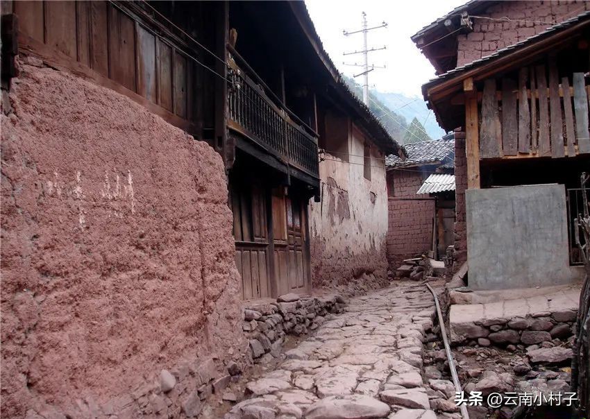 云南古盐井在哪里,诺邓盐井产于哪个地层