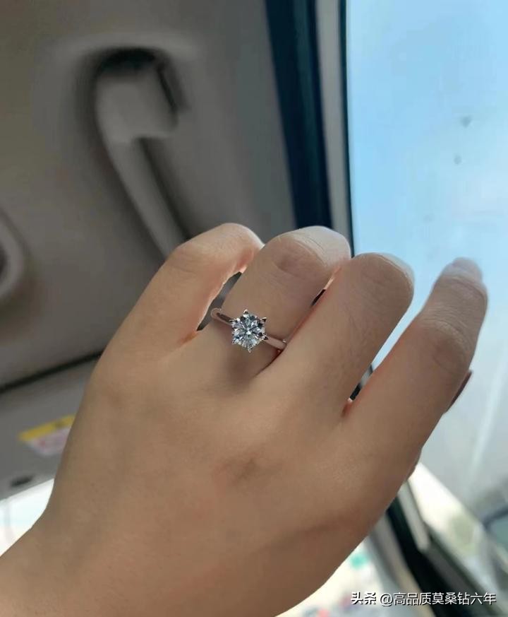 莫桑钻跟钻石区别很大吗莫桑钻和钻石的三个区别