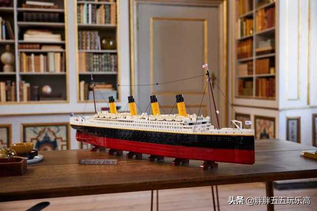 最大盒的乐高积木拼装视频,用十个乐高还原最大的乐高套装