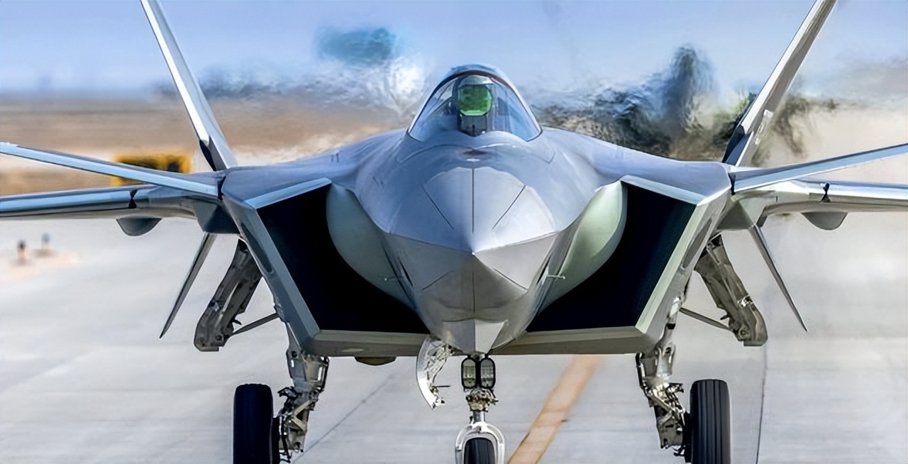 歼20首次证实常态化巡航，隐身涂层坚固耐用低成本，性能更胜F22