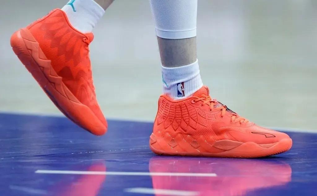 塔克上脚nike,塔克上脚科比篮球鞋