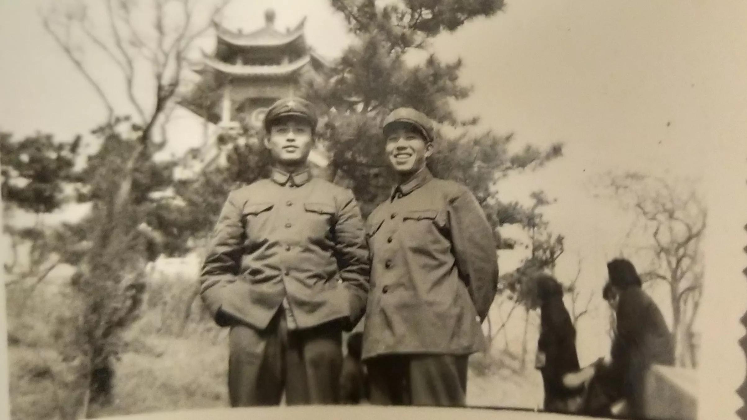 海鸥照相机203回收价格表,82年兵津贴每月多少