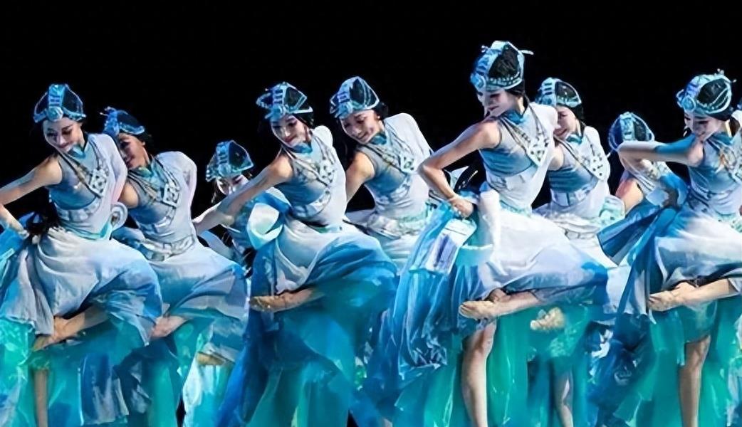 许家印歌舞团队演员照片,许家印歌舞团队演员状况