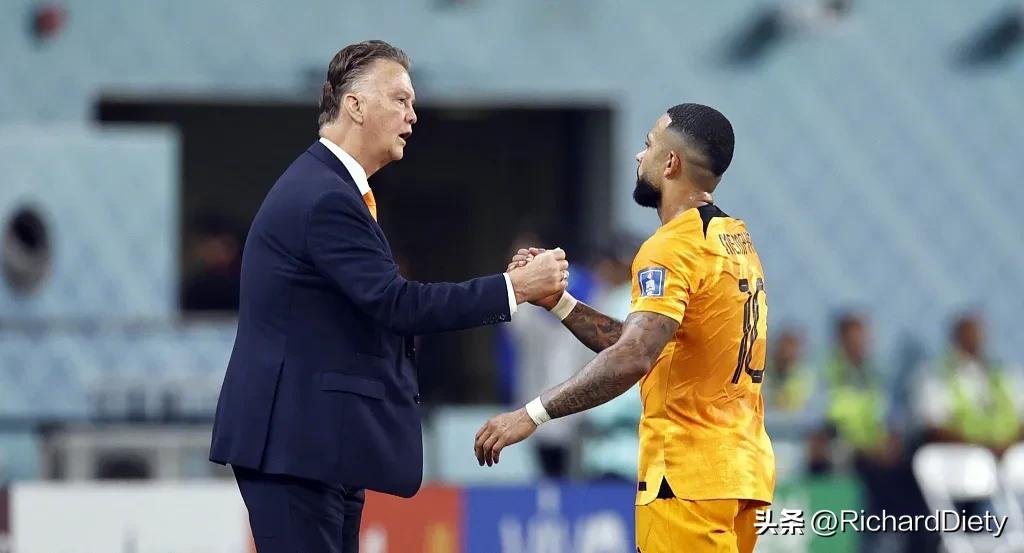 范加尔荷兰2:0挪威晋级世界杯,荷兰队范加尔新战术