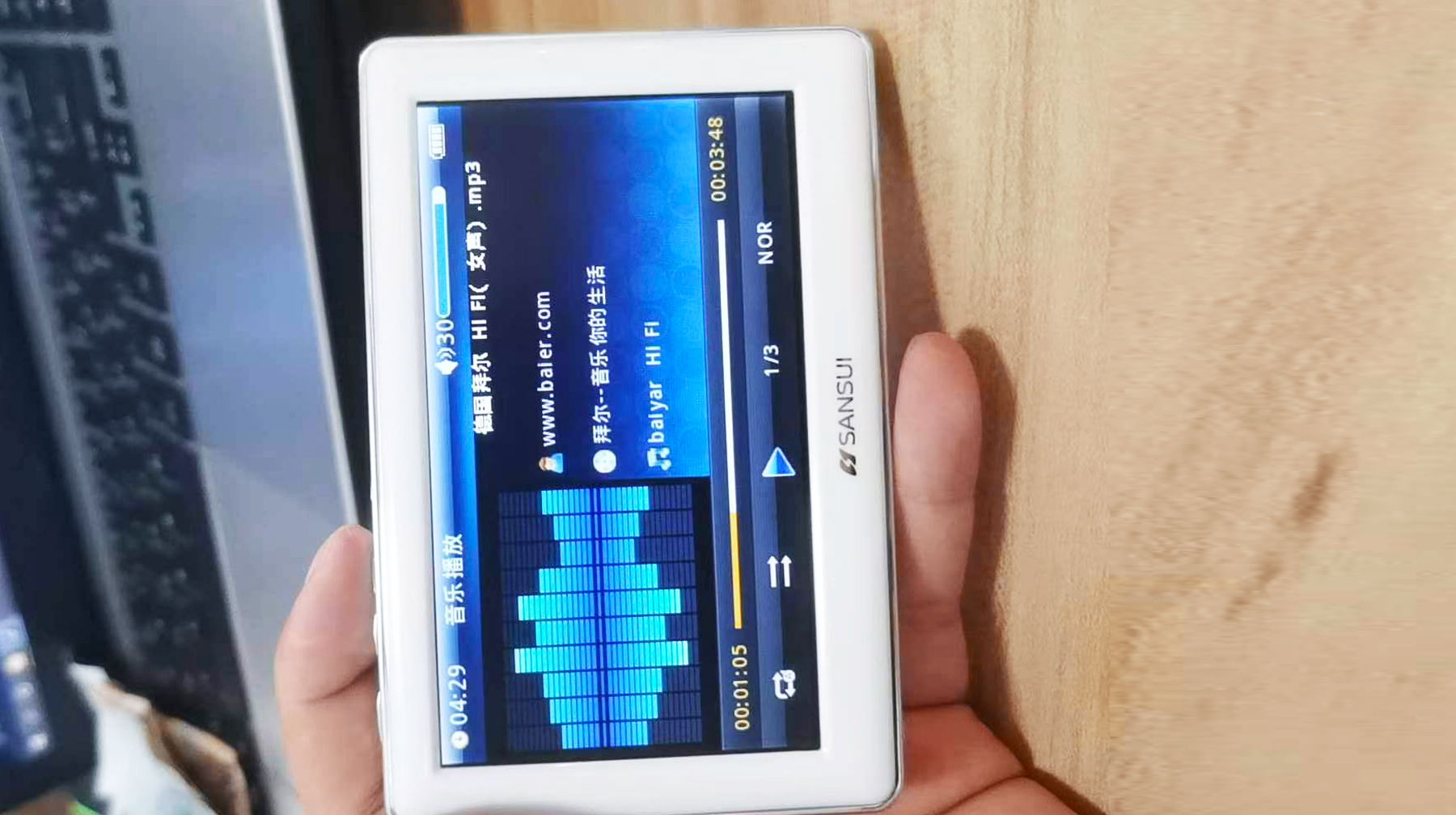 4.3英寸高清屏幕，能看全格式视频，这台国产便携*放播**器很好用