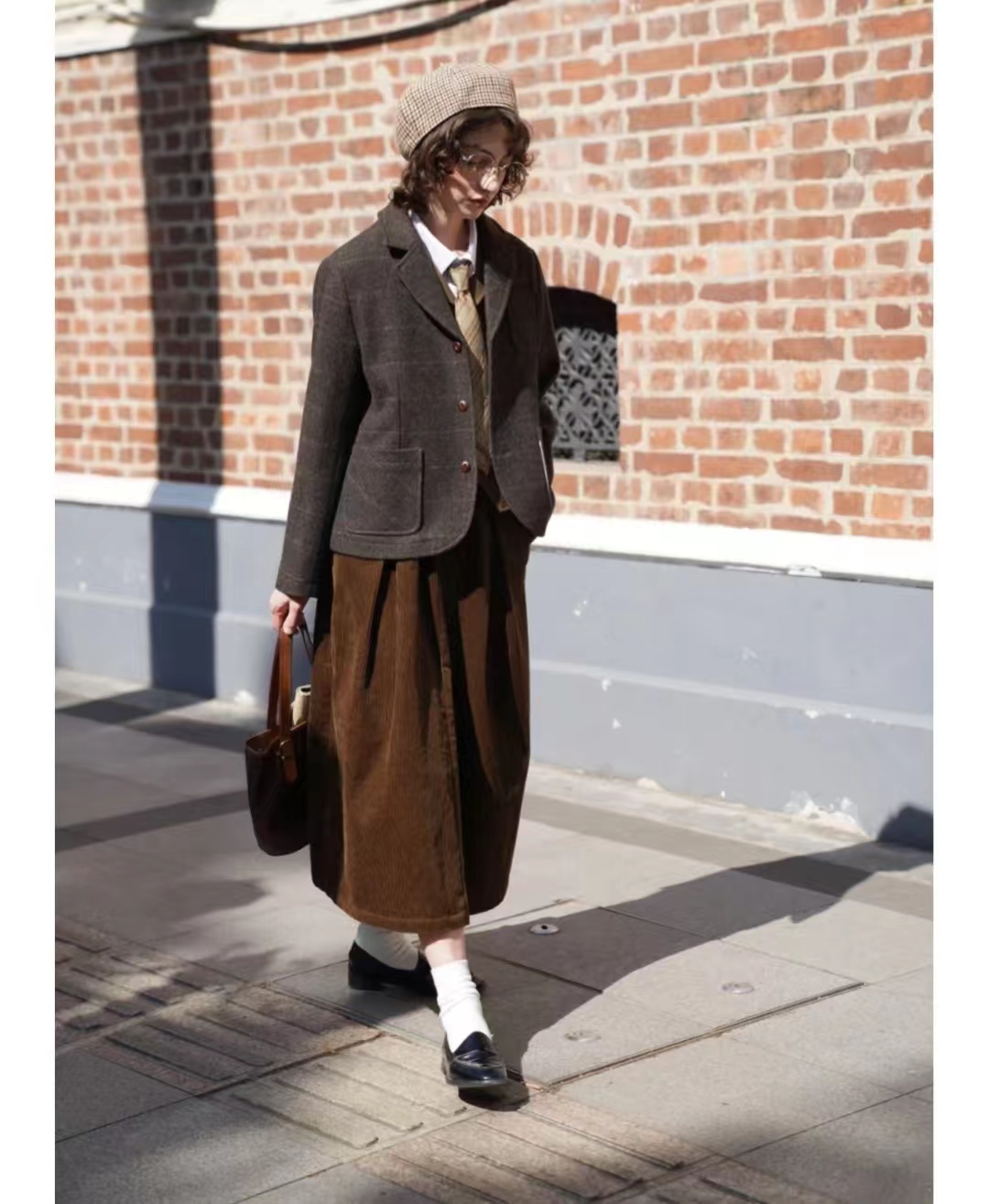 灯芯绒半身裙秋冬怎么搭配,灯芯绒碎花半身裙秋冬