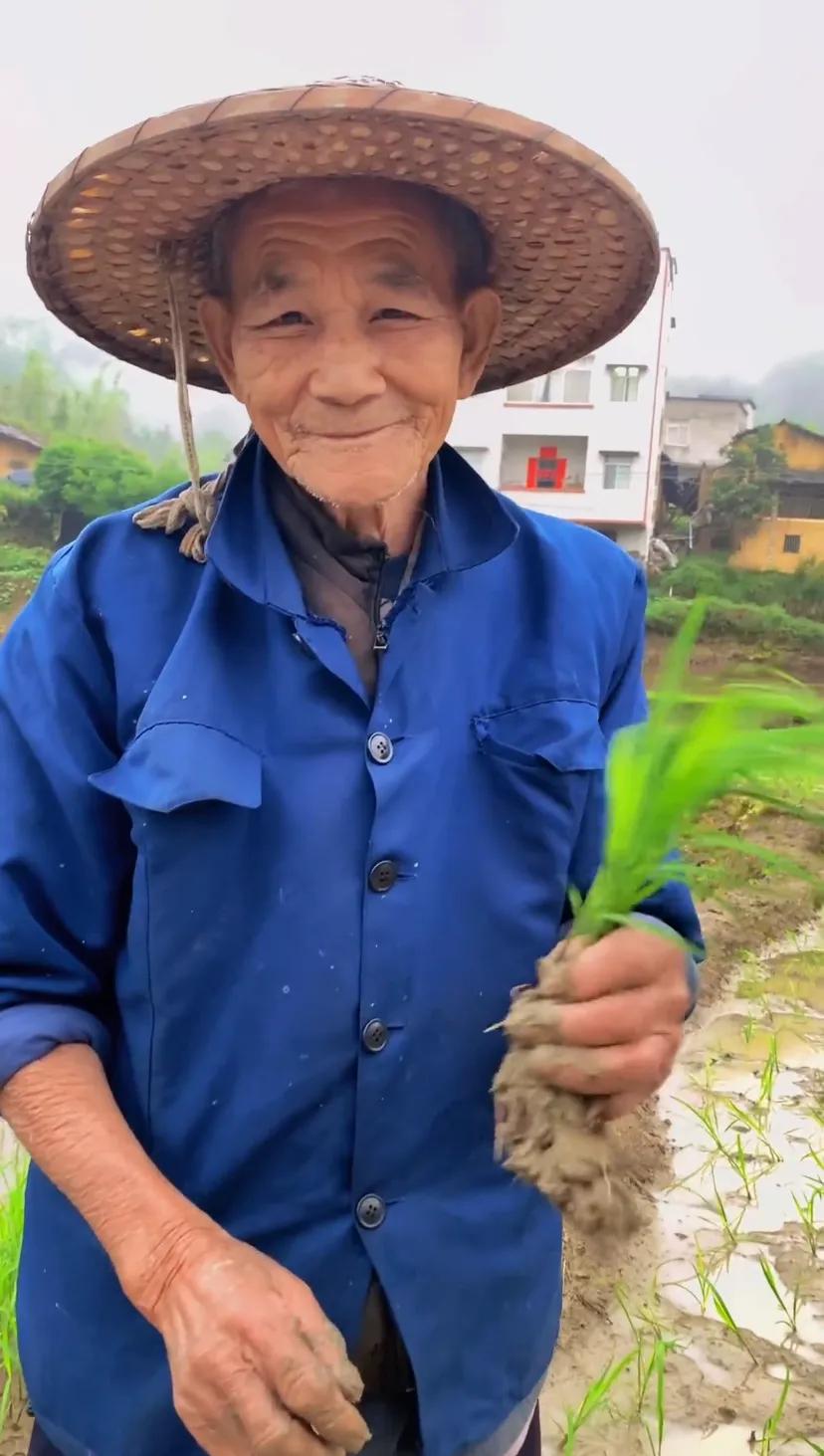 专家：农业就是暴利行业！大爷听后立马给专家上了一课