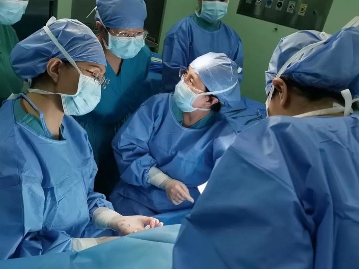 大出血产妇失血几千毫升,产妇大出血输血10000cc还能救吗