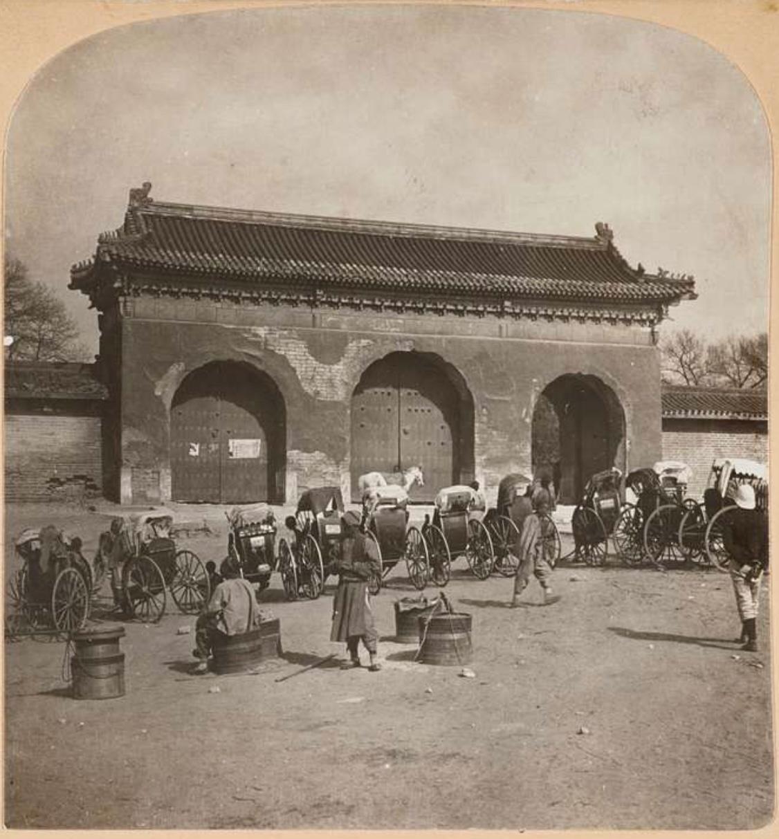 变态的纳粹德国，*光脱**犹太人女人衣服，集体*杀屠**！2